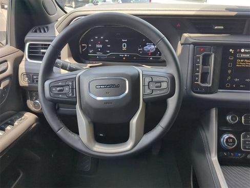 Used 2024 GMC Yukon XL Denali image 24