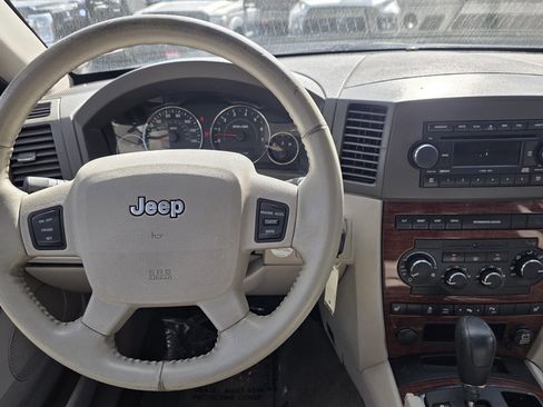 Used 2005 Jeep Grand Cherokee Limited image 19