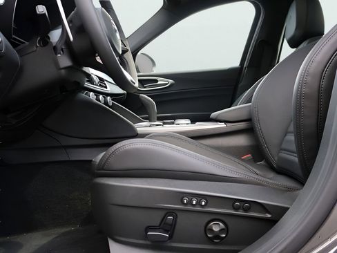 New 2026 Alfa Romeo Giulia AWD w/ Driving Assist Package image 39
