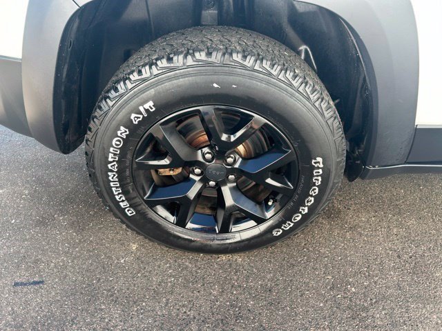 Used 2018 Jeep Cherokee Trailhawk w/ Comfort & Convenience Group AWD/4WD image 44