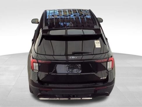 Used 2025 Ford Explorer ST-Line w/ ST-Line Street Pack AWD/4WD image 6