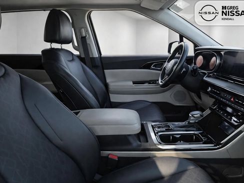 Used 2022 Kia Carnival EX FWD image 11