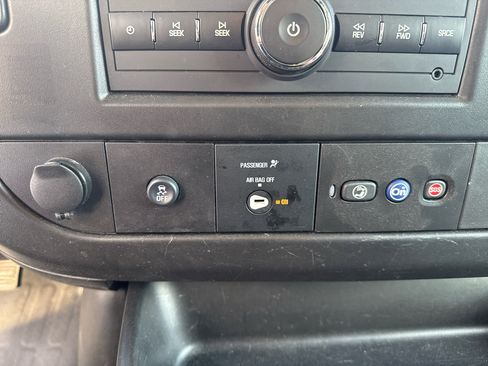 Used 2024 GMC Savana 2500 w/ Driver Convenience Package image 14