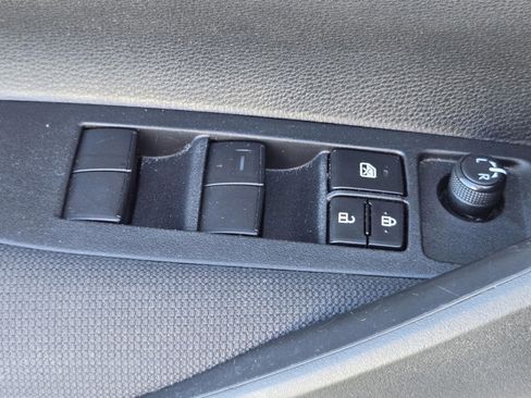 Used 2022 Toyota Corolla LE image 20