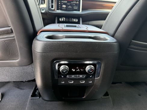 Used 2023 GMC Yukon Denali Ultimate AWD/4WD image 32