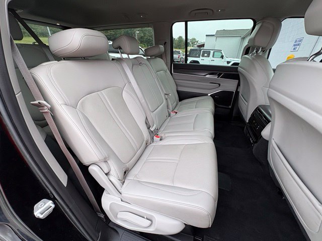Used 2023 Jeep Wagoneer Series II AWD/4WD image 29