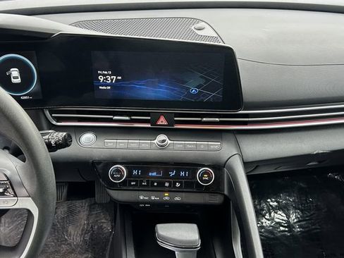 Used 2024 Hyundai Elantra SEL FWD image 13