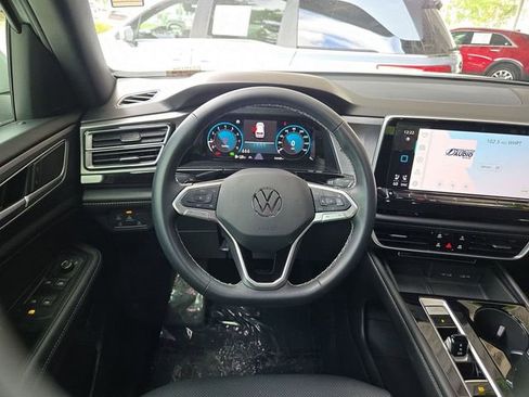 Used 2024 Volkswagen Atlas Cross Sport SE image 12