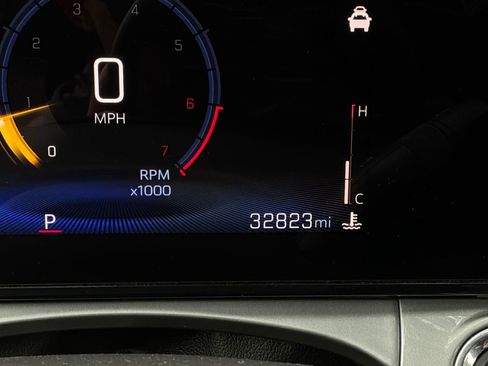 Used 2025 Chevrolet Trax LT w/ LT Convenience Package FWD image 38