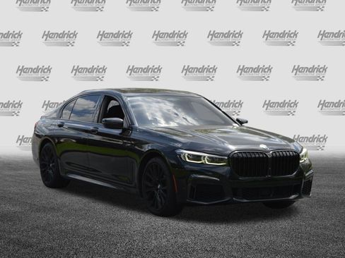 Used 2022 BMW 740i w/ M Sport Package RWD image 5