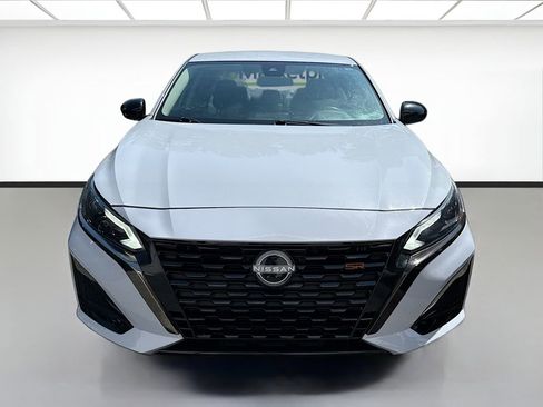 Used 2023 Nissan Altima 2.5 SR image 2