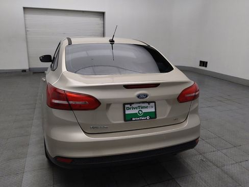 Used 2018 Ford Focus SE FWD image 6