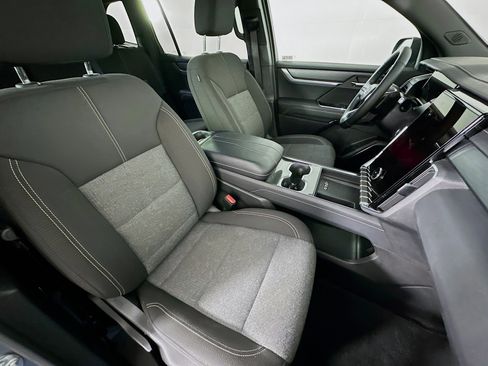 Used 2025 GMC Acadia Elevation image 33