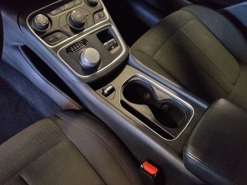 Used 2016 Chrysler 200 Limited image 26