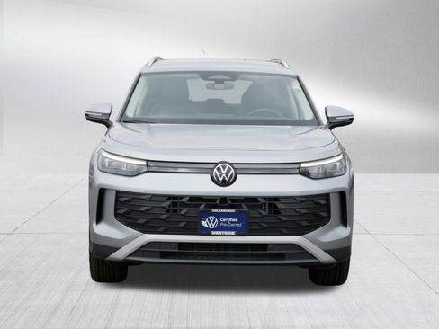 Certified 2025 Volkswagen Tiguan SE AWD/4WD image 2