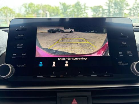 Used 2018 Honda Accord LX image 32