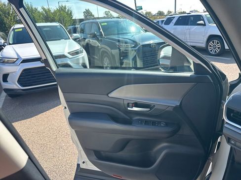 Used 2024 Toyota Grand Highlander XLE image 31