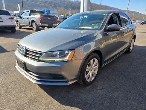 Used 2017 Volkswagen Jetta S image 3