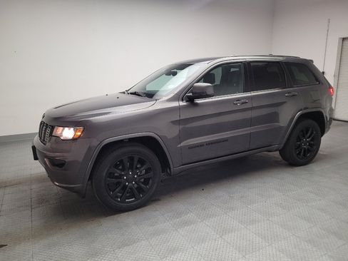 Used 2017 Jeep Grand Cherokee Laredo w/ Quick Order Package 2BE RWD image 2