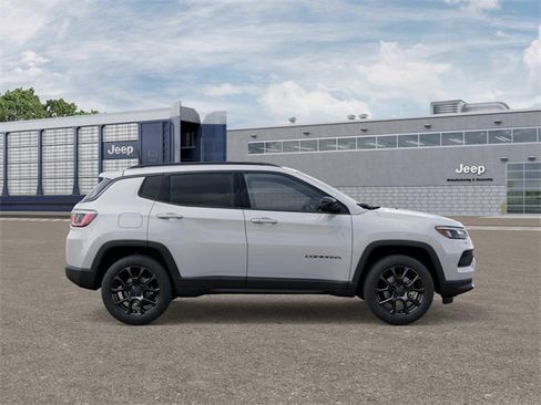 New 2026 Jeep Compass Latitude image 12