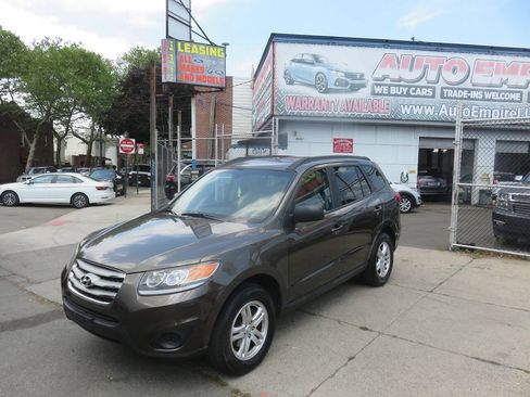Used 2012 Hyundai Santa Fe GLS FWD image 2
