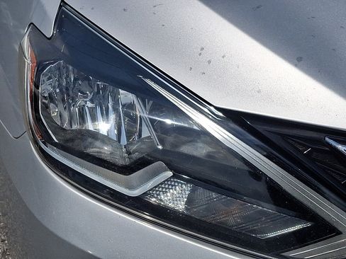 Used 2019 Nissan Sentra SV w/ Special Edition Package FWD image 9
