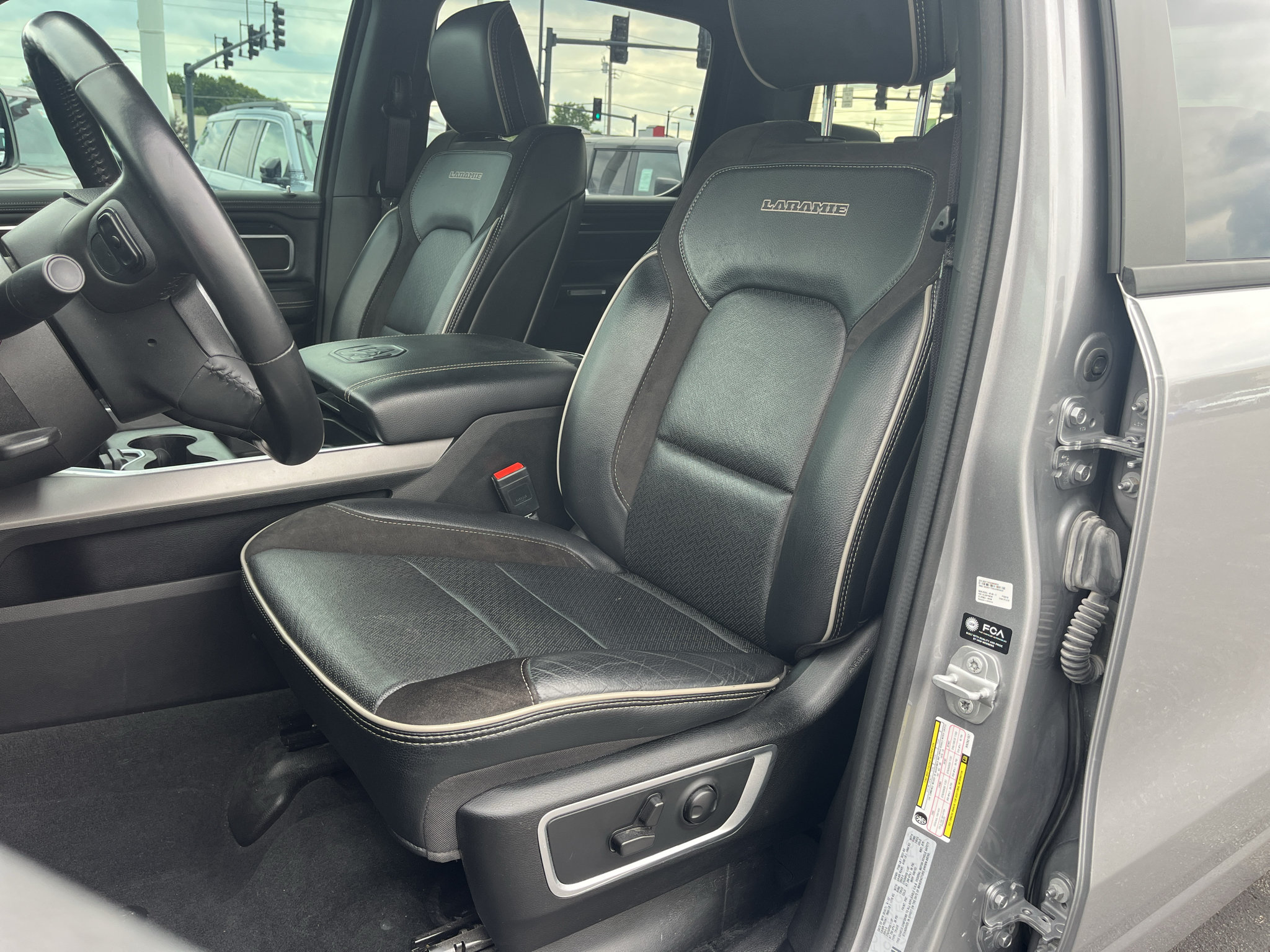 Used 2022 RAM 1500 Laramie w/ Sport Appearance Package AWD/4WD image 15