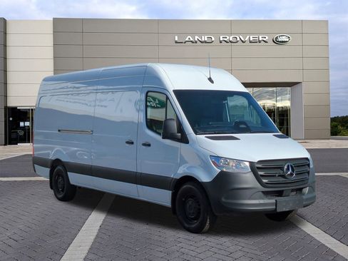 Used 2025 Mercedes-Benz Sprinter 2500 image 3