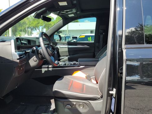 Used 2025 Cadillac Escalade Sport w/ Touring Package AWD/4WD image 21