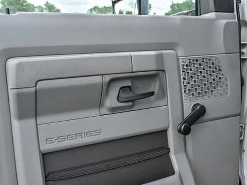 Used 2017 Ford E-450 and Econoline 450 Super Duty w/ Shuttle Bus Prep Package RWD image 9