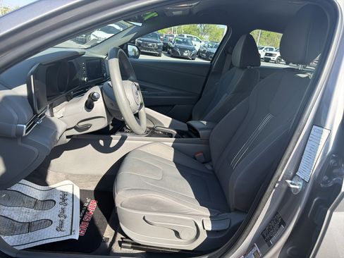 Used 2023 Hyundai Elantra SEL FWD image 12