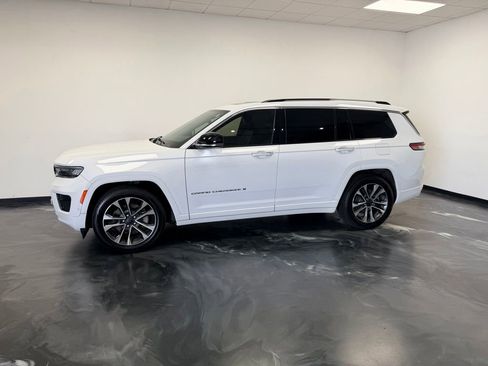 Used 2021 Jeep Grand Cherokee L Overland w/ Luxury Tech Group IV AWD/4WD image 24