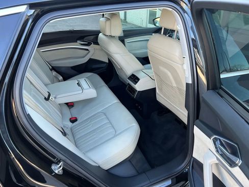 Used 2019 Audi e-tron Prestige image 34