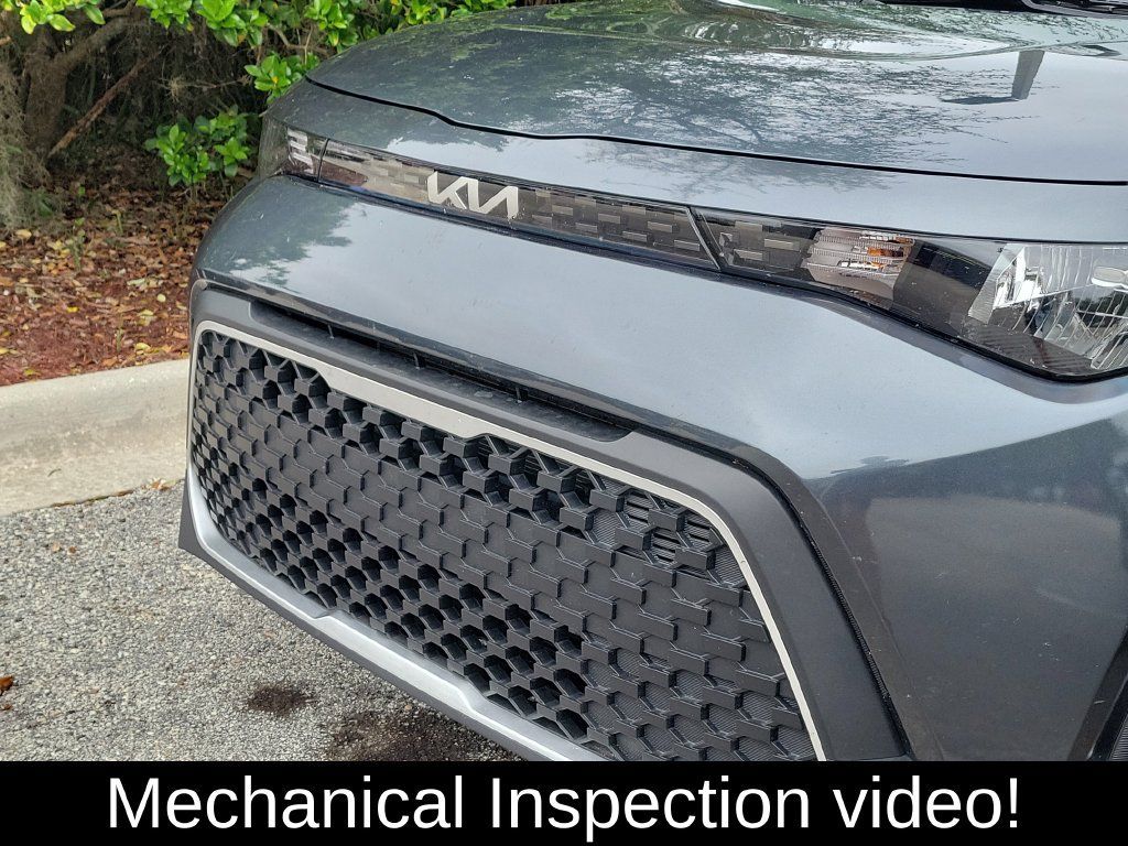 Used 2025 Kia Soul LX w/ LX Technology Package FWD image 4
