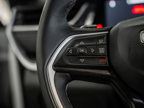 Certified 2024 Jeep Grand Cherokee L Limited image 32