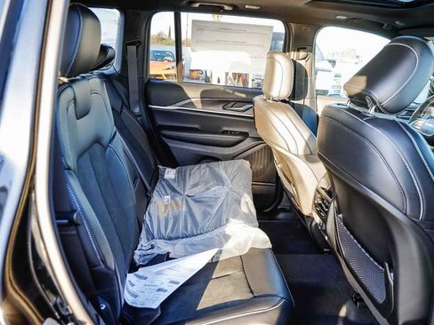 New 2026 Jeep Grand Cherokee Altitude image 20