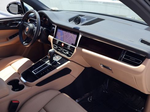 Certified 2026 Porsche Macan AWD/4WD image 25