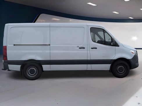Used 2023 Mercedes-Benz Sprinter 2500 image 2