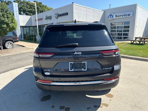 Used 2025 Jeep Grand Cherokee Laredo AWD/4WD image 7
