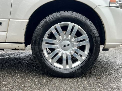 Used 2014 Lincoln Navigator L 4WD image 5