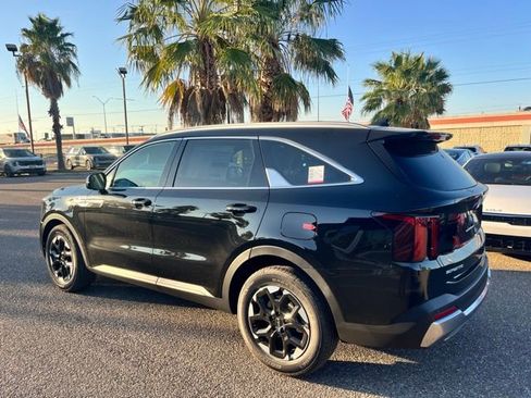 New 2026 Kia Sorento S w/ S Panoramic Sunroof Package FWD image 5