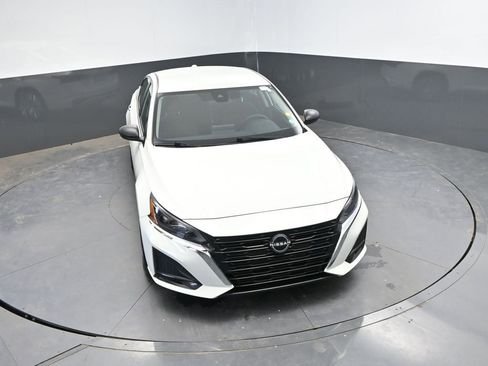 Used 2025 Nissan Altima 2.5 SV FWD image 30