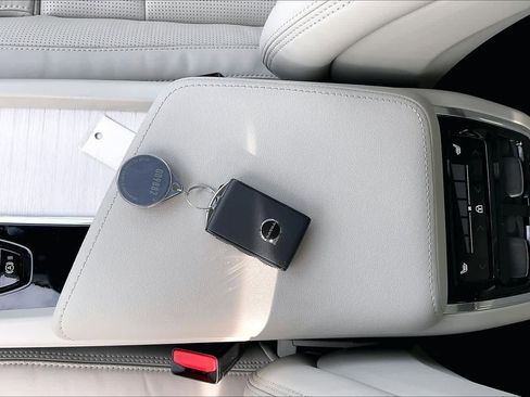 New 2026 Volvo XC60 B5 Ultra w/ Protection Package Premier image 34