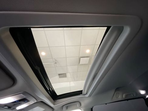 Used 2020 Toyota Sienna SE w/ SE Preferred Package image 22