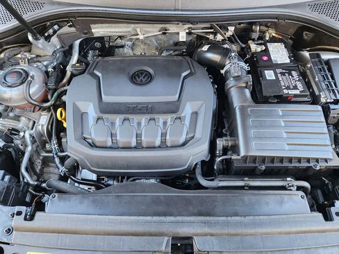 Certified 2024 Volkswagen Tiguan SE R-Line image 17