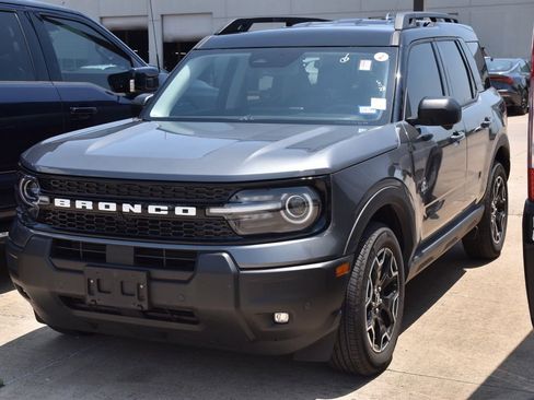 Certified 2025 Ford Bronco Sport Outer Banks w/ Outer Banks Tech Package+ AWD/4WD image 2