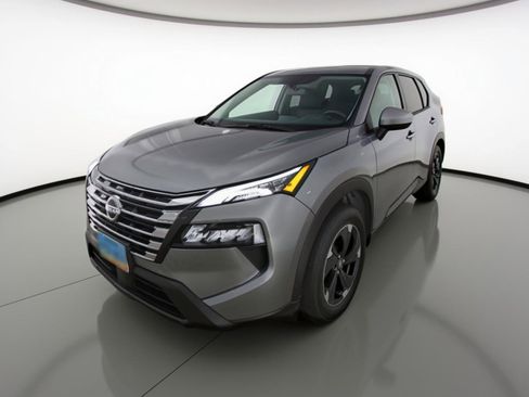 Used 2025 Nissan Rogue SV FWD image 3