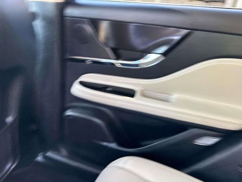 Used 2025 Lincoln Corsair Reserve image 12