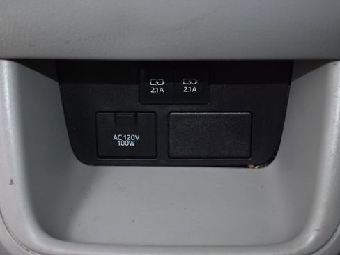 Used 2018 Toyota Highlander XLE w/ Protection Package #3 AWD/4WD image 36