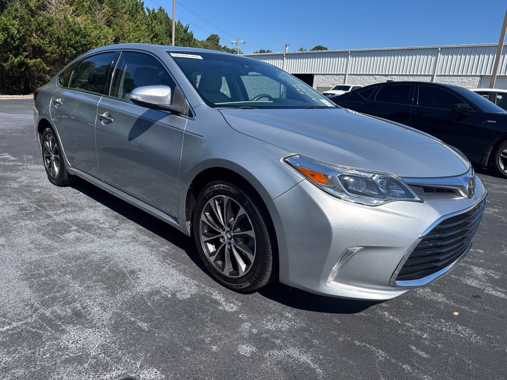 Used 2018 Toyota Avalon XLE Premium FWD image 2